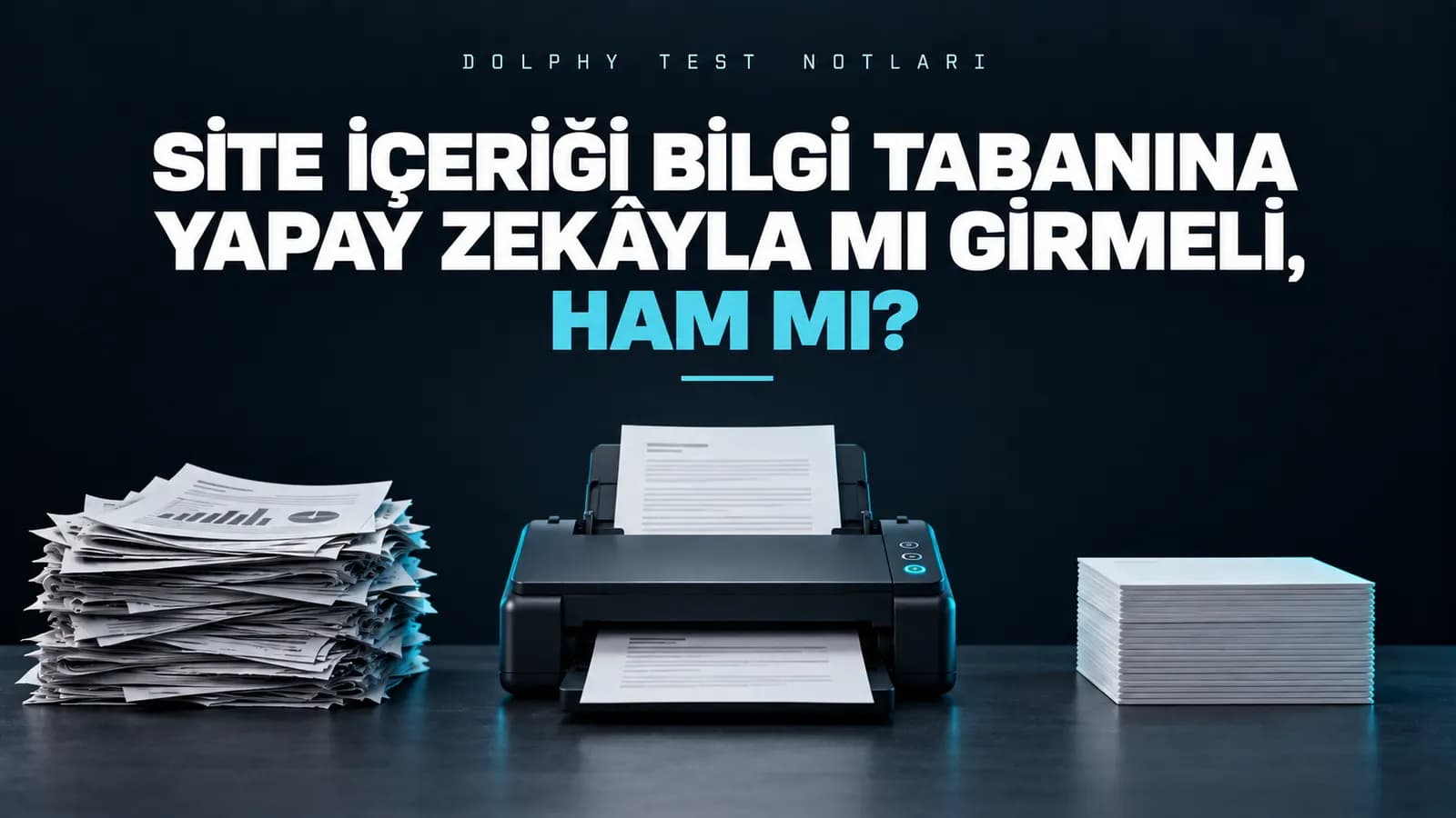 Dağınık kâğıt yığını, belge tarayıcı ve düzenli kart destesi; üstte “Site içeriği bilgi tabanına yapay zekâyla mı girmeli, ham mı?” başlığı